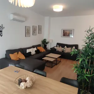 https://unique-apartment-in-malaga-city-center-with-pool.es-andalucia.com